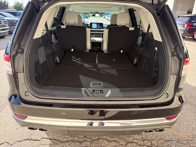 New 2027 Lincoln Aviator AWD image 8
