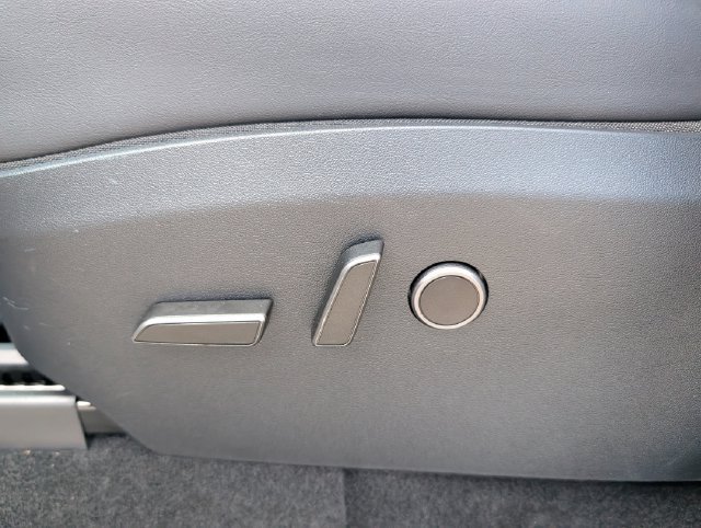 Used 2025 Tesla Model Y Long Range AWD/4WD image 19