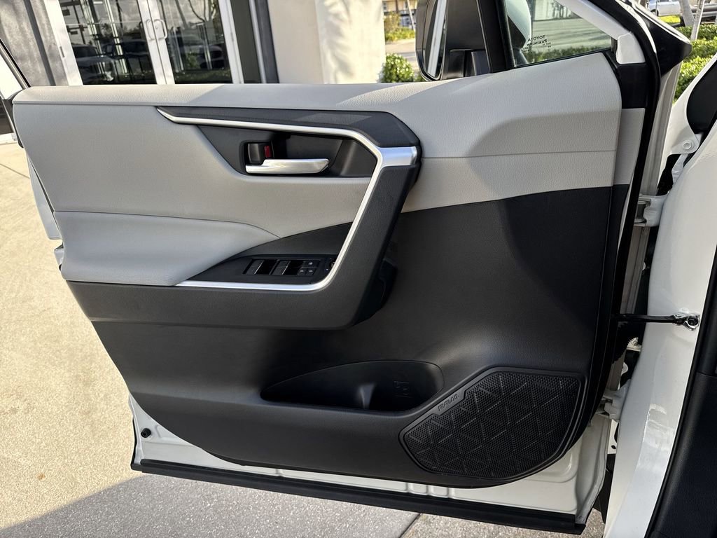 Used 2024 Toyota RAV4 XLE w/ Convenience Package image 39