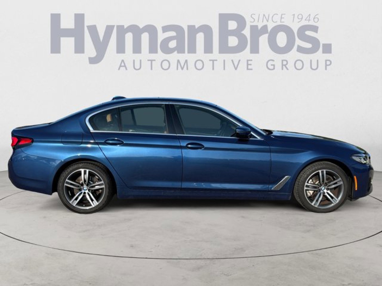 Used 2022 BMW 530i xDrive w/ Premium Package image 2