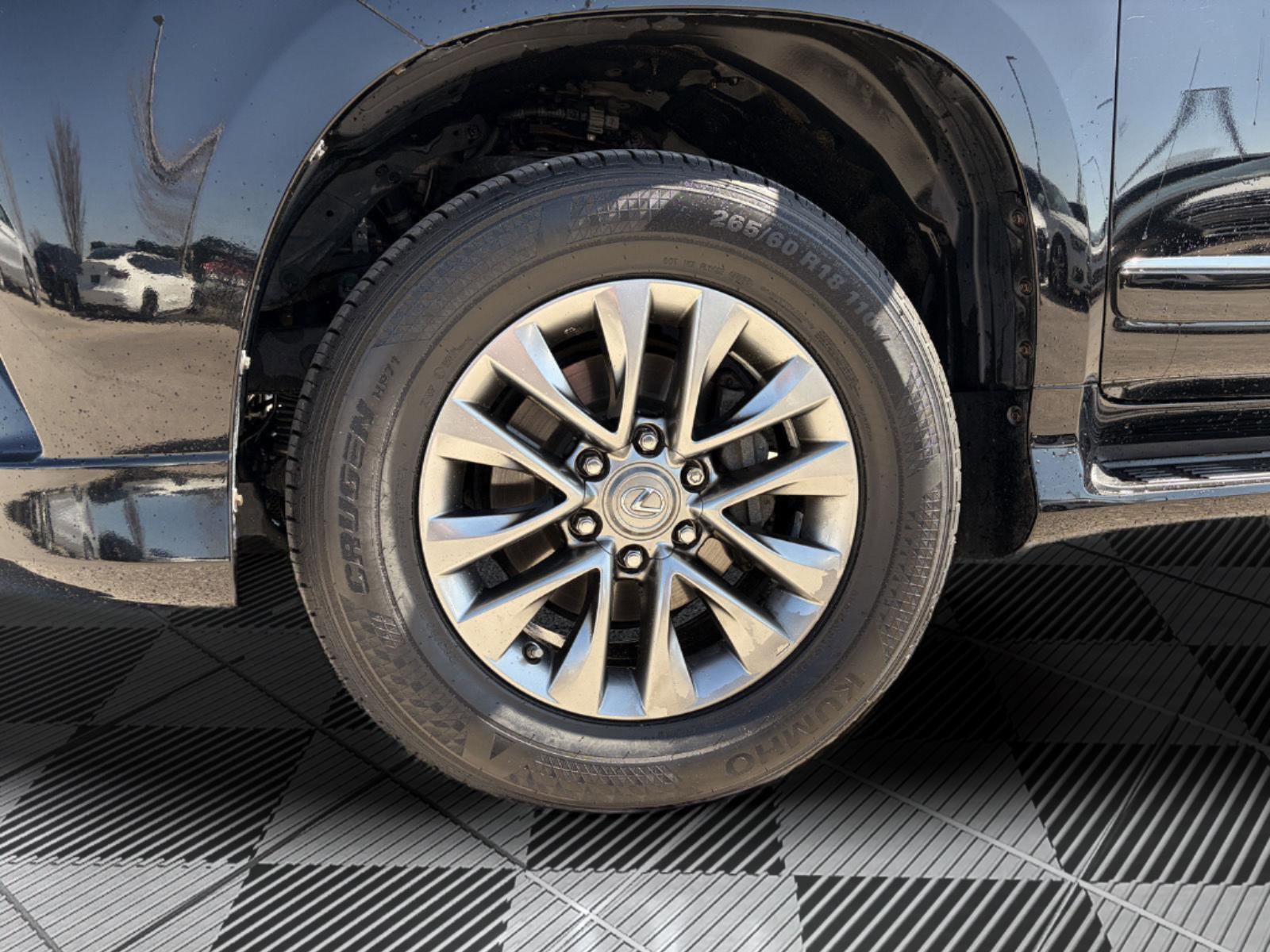 Used 2016 Lexus GX 460 Luxury w/ Preferred Accessory Package image 9