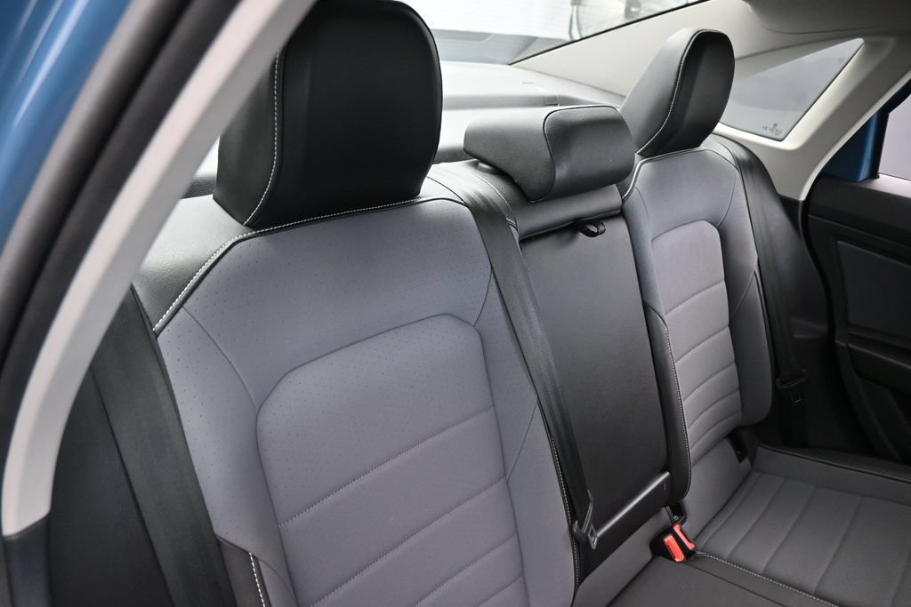 Used 2025 Volkswagen Jetta SE FWD image 36