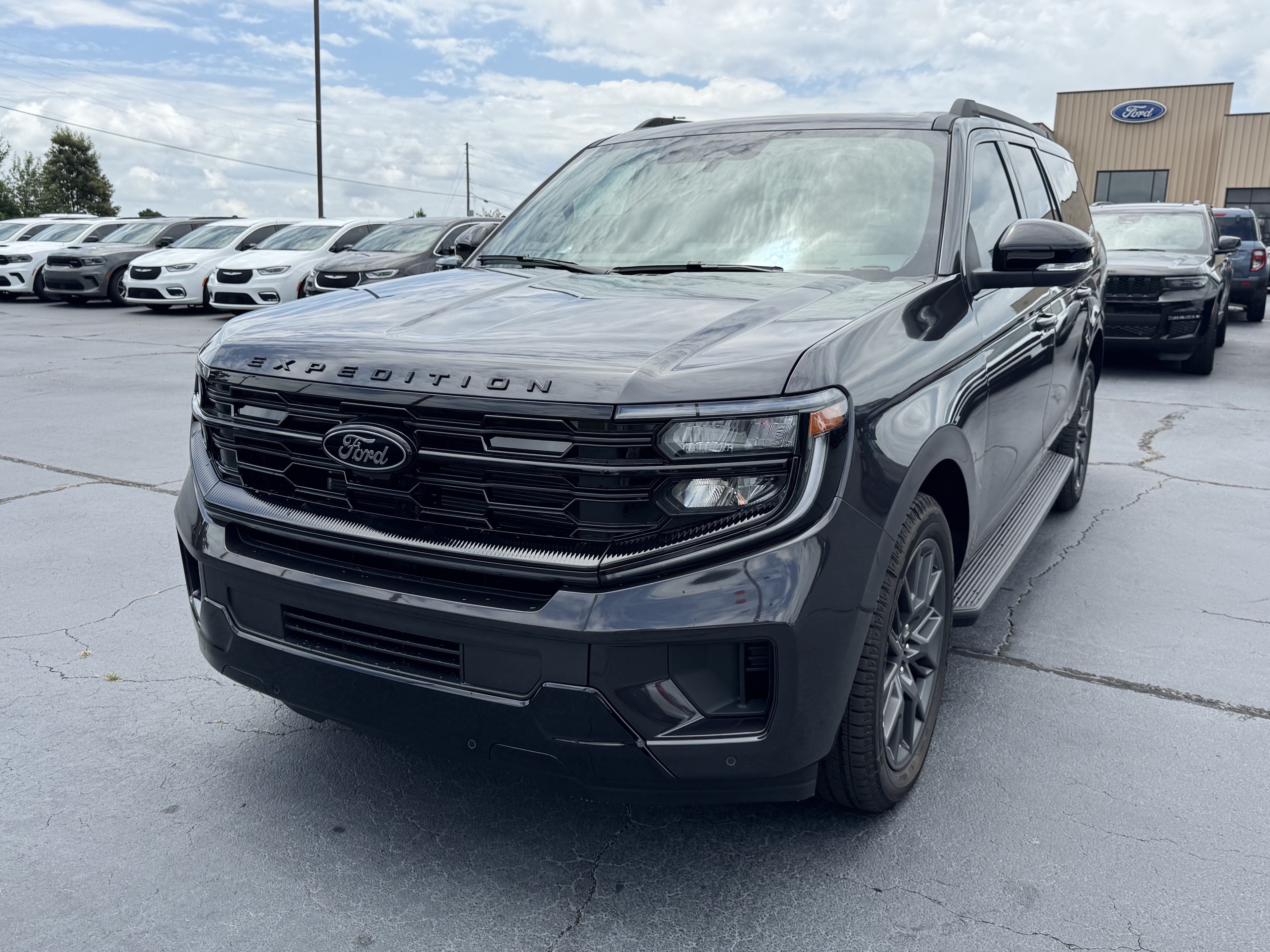 New 2026 Ford Expedition Max Platinum w/ Stealth Appearance Package AWD/4WD image 2