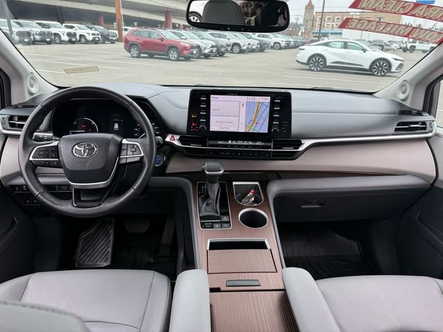 Certified 2024 Toyota Sienna XLE image 10