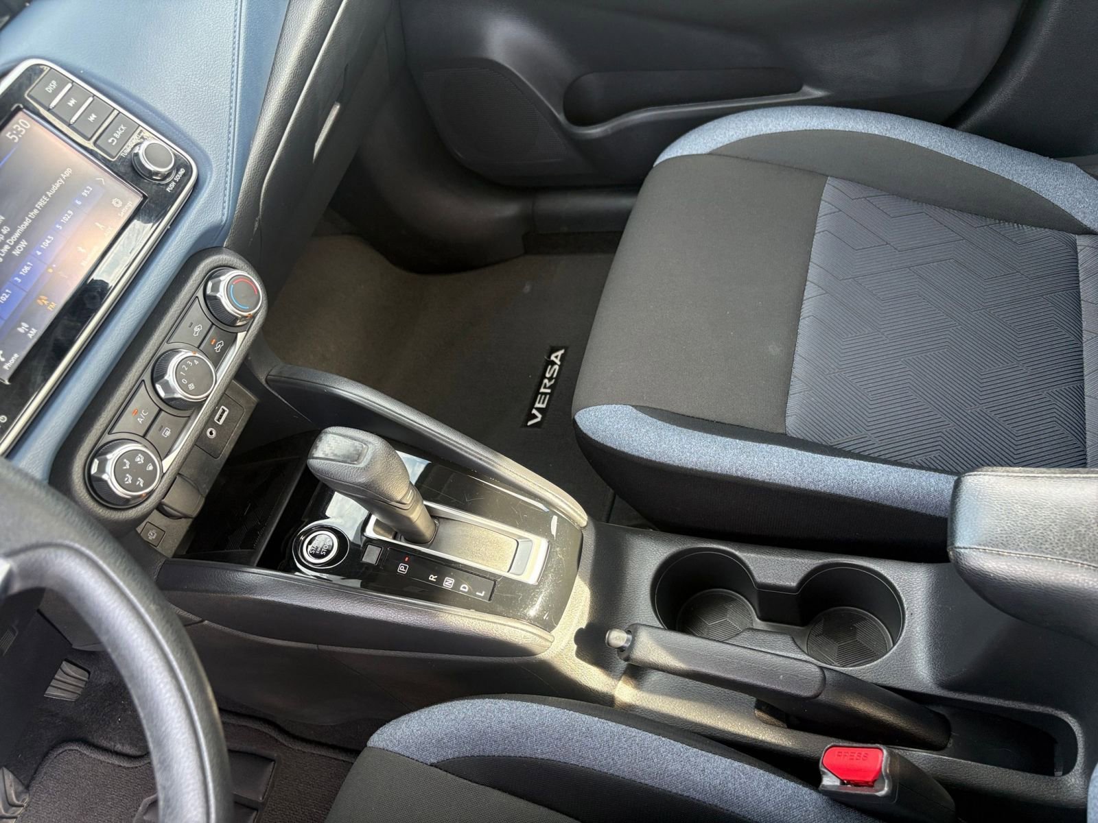 Used 2025 Nissan Versa SV image 39