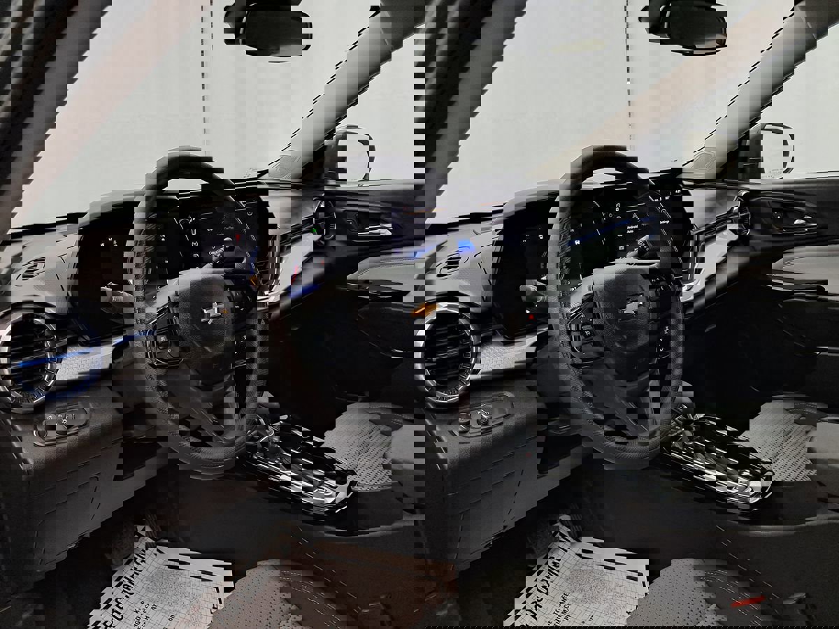 Used 2025 Chevrolet Trax LT image 6