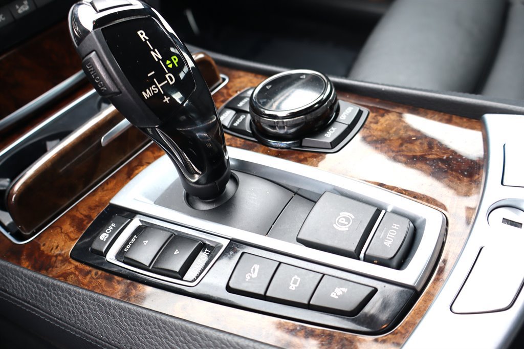 Used 2015 BMW 740Li xDrive AWD/4WD image 31