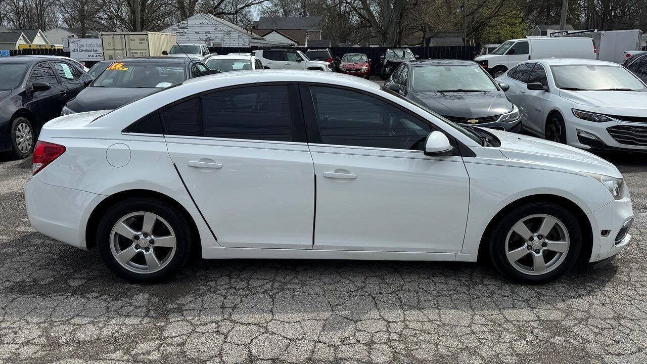 Used 2015 Chevrolet Cruze LT w/ Technology Package FWD image 8