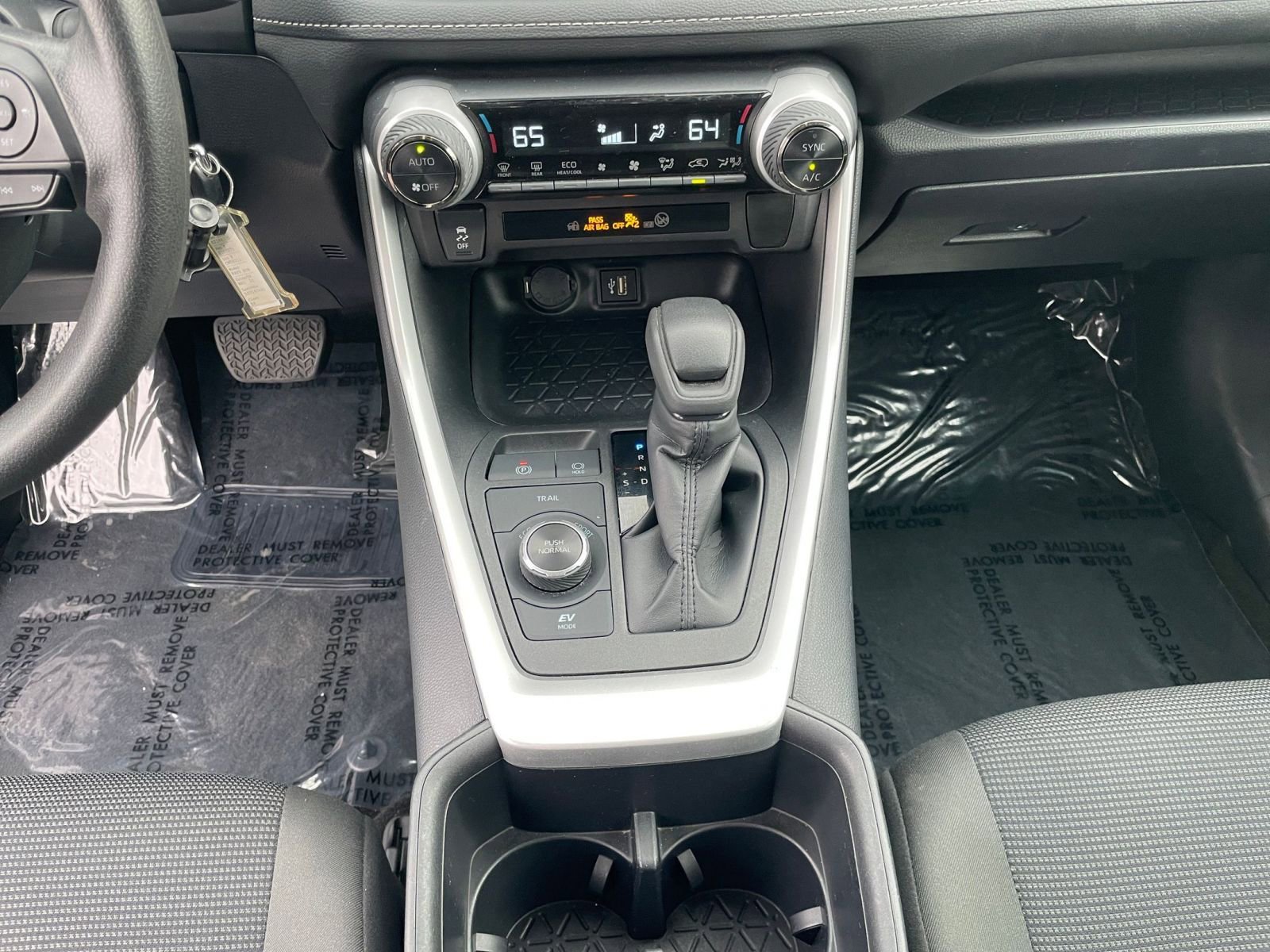 Used 2025 Toyota RAV4 LE image 40