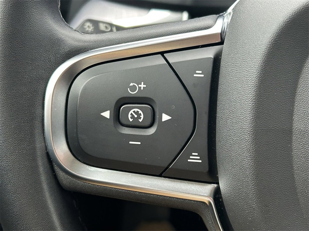 Used 2024 Volvo S60 B5 Core image 34