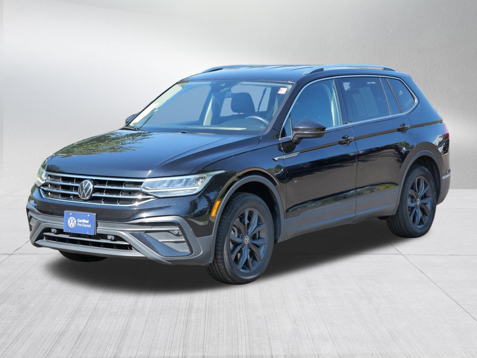 Certified 2024 Volkswagen Tiguan SE image 3