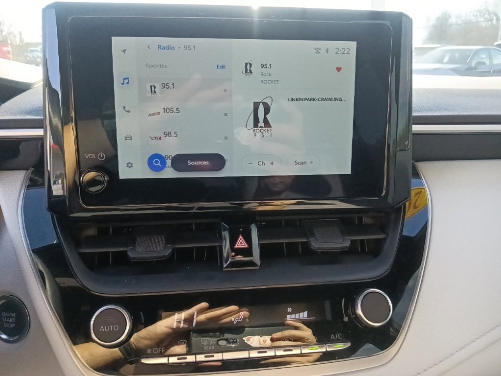 Used 2025 Toyota Corolla SE image 21