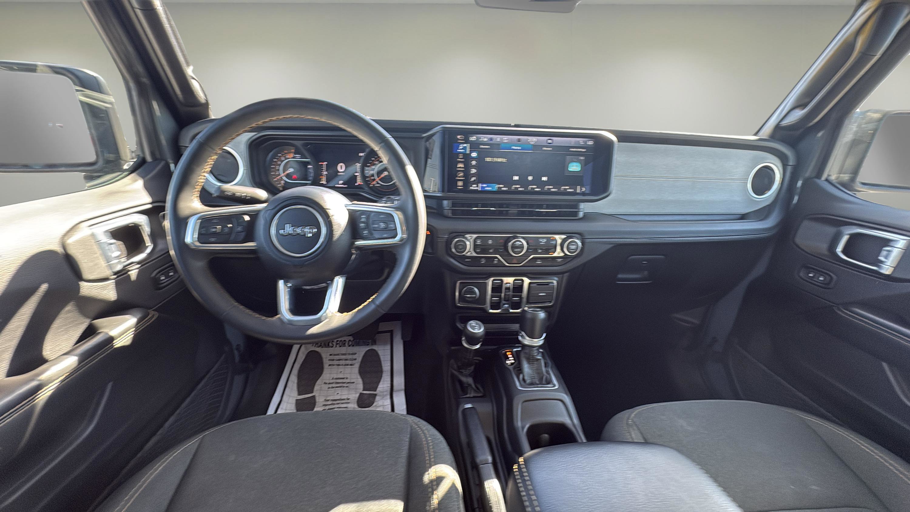 Used 2024 Jeep Wrangler Sahara AWD/4WD image 9