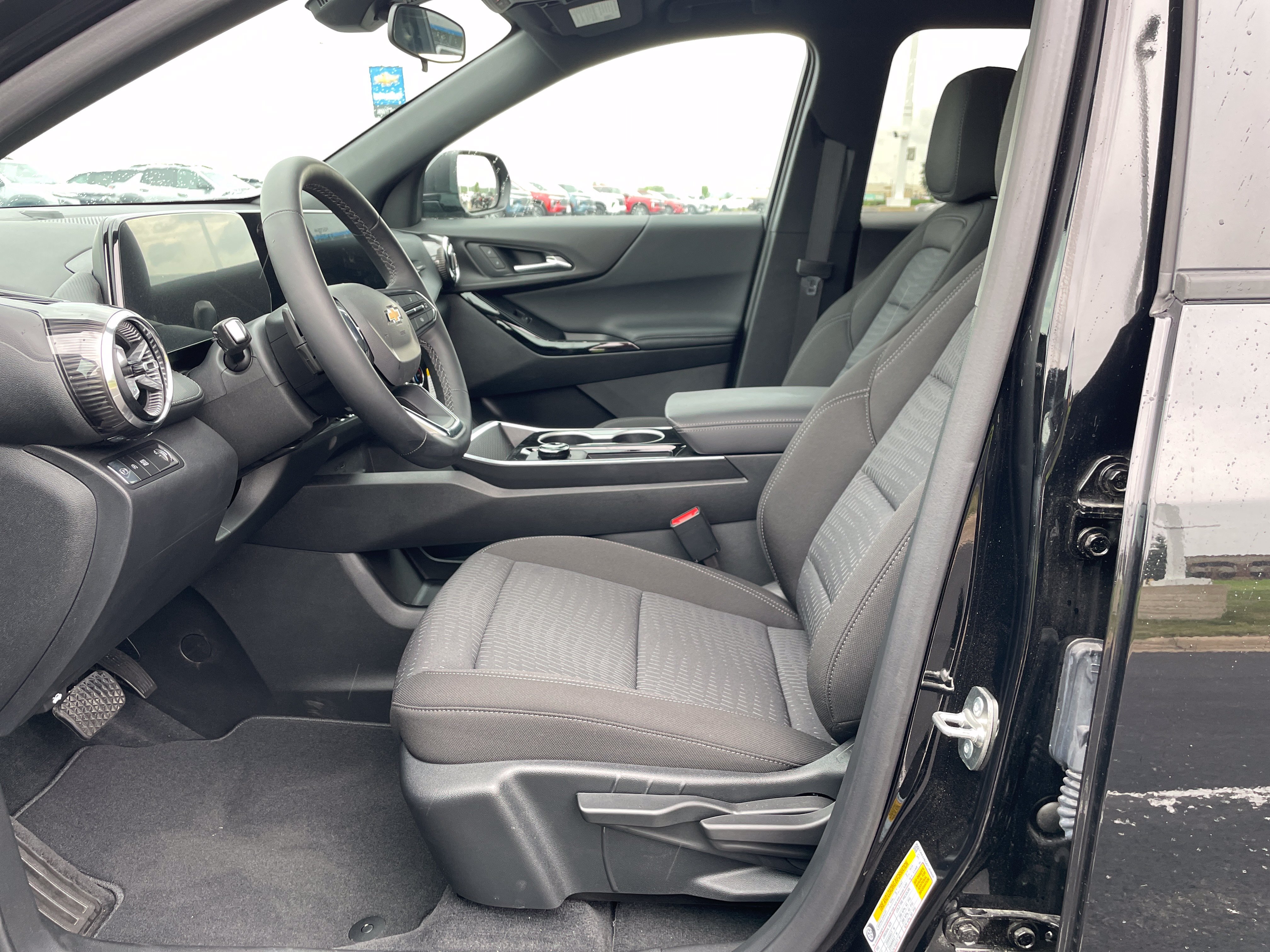 Used 2026 Chevrolet Equinox LT FWD image 17