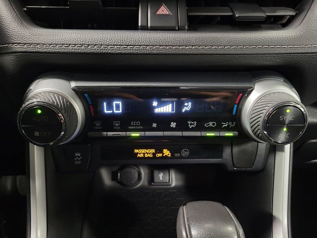 Used 2021 Toyota RAV4 LE AWD/4WD image 17