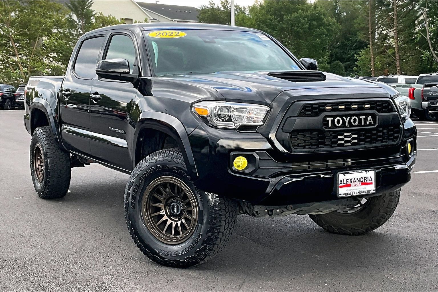 Used 2022 Toyota Tacoma TRD Sport w/ Technology Package AWD/4WD image 2