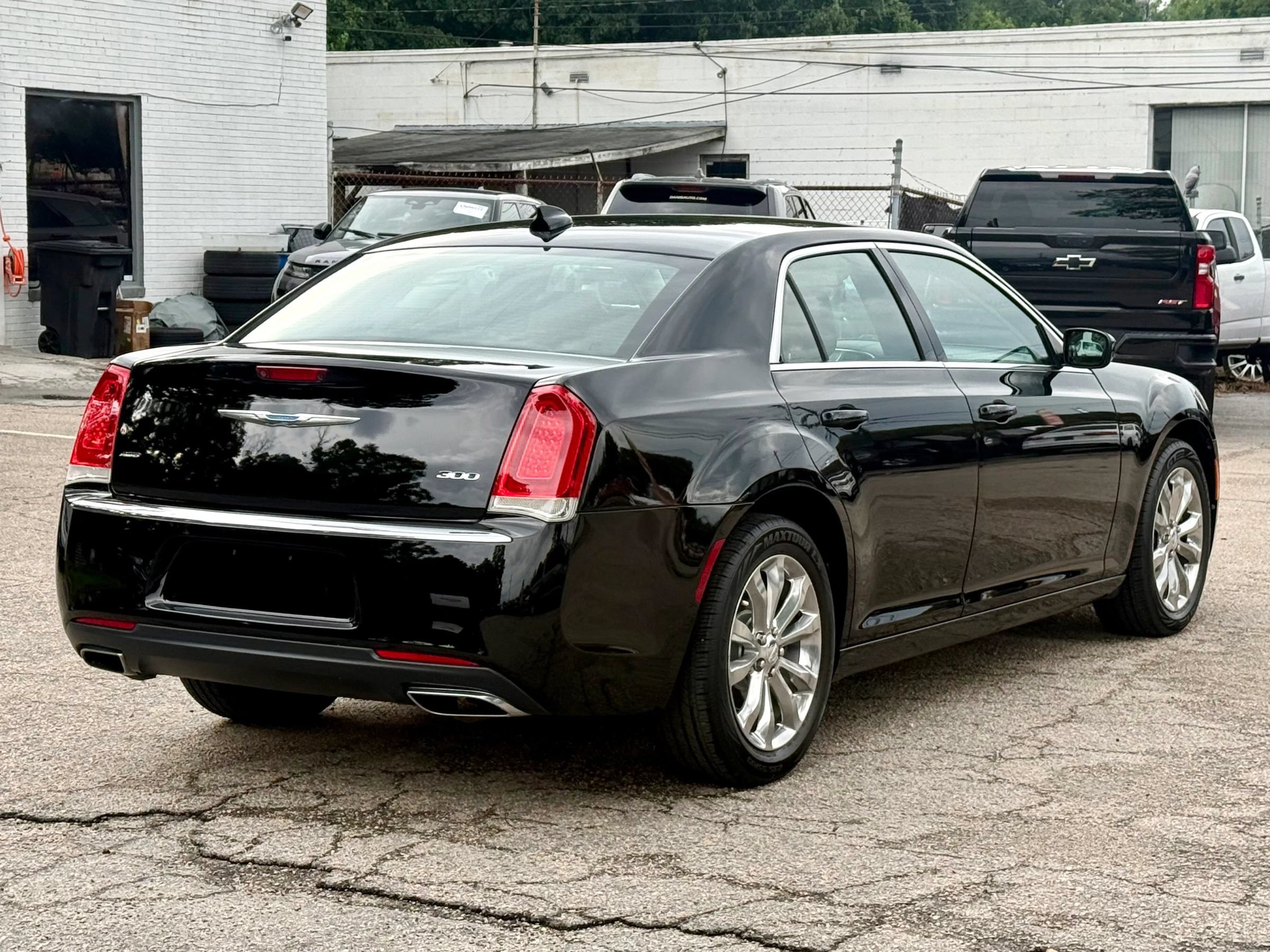 Used 2017 Chrysler 300 Limited w/ Driver Convenience Group AWD/4WD image 5