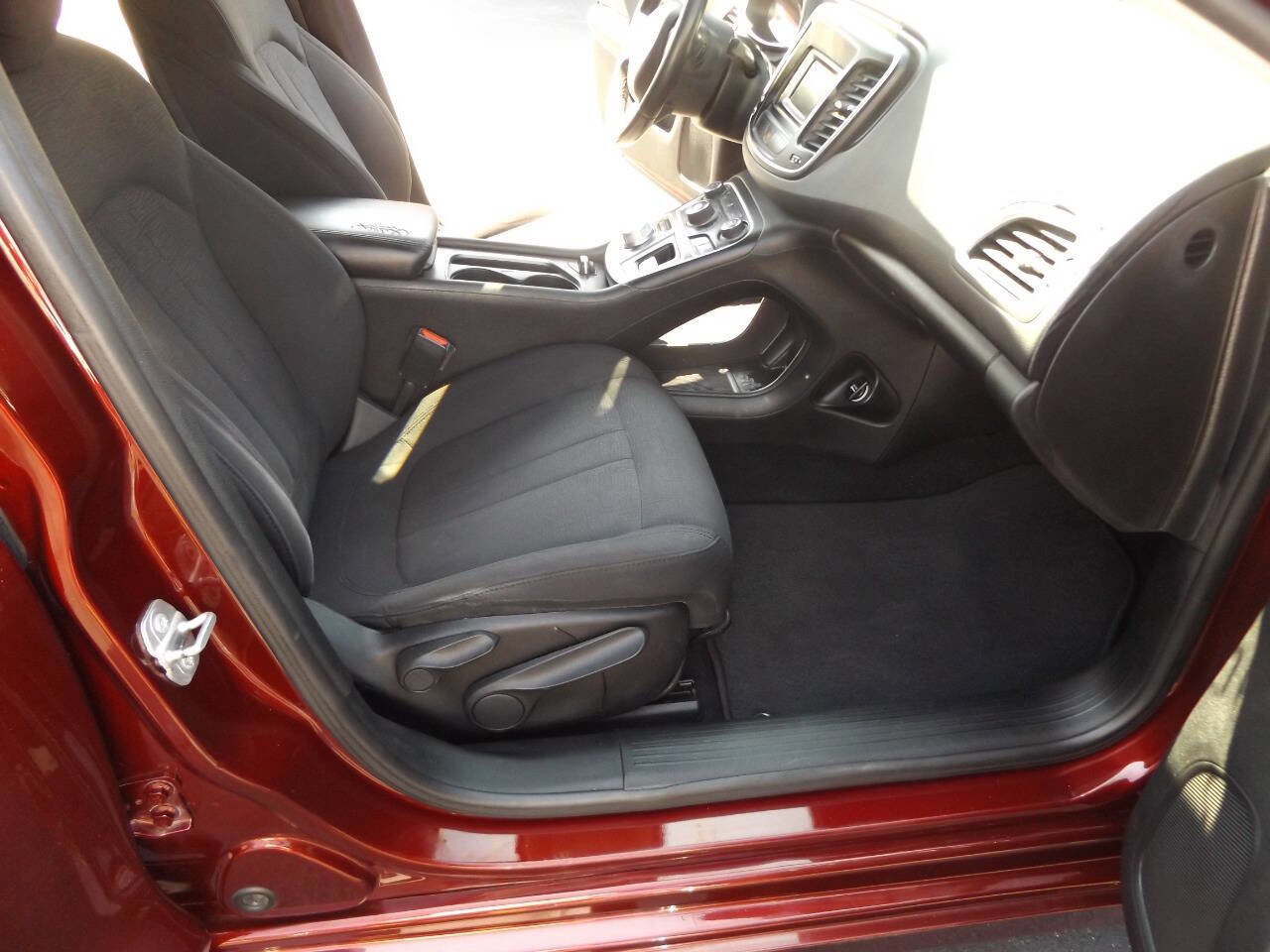 Used 2015 Chrysler 200 Limited w/ Convenience Group image 22