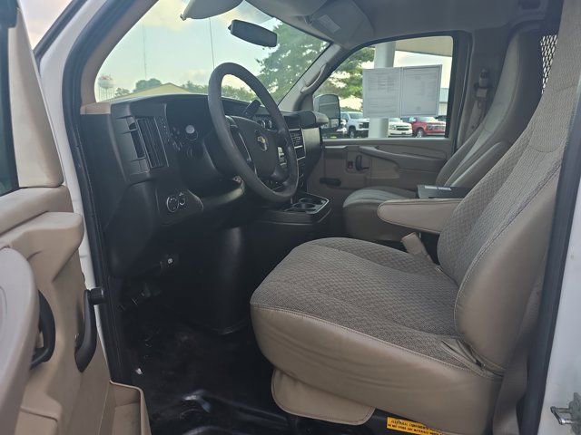 Used 2011 Chevrolet Express 2500 image 14