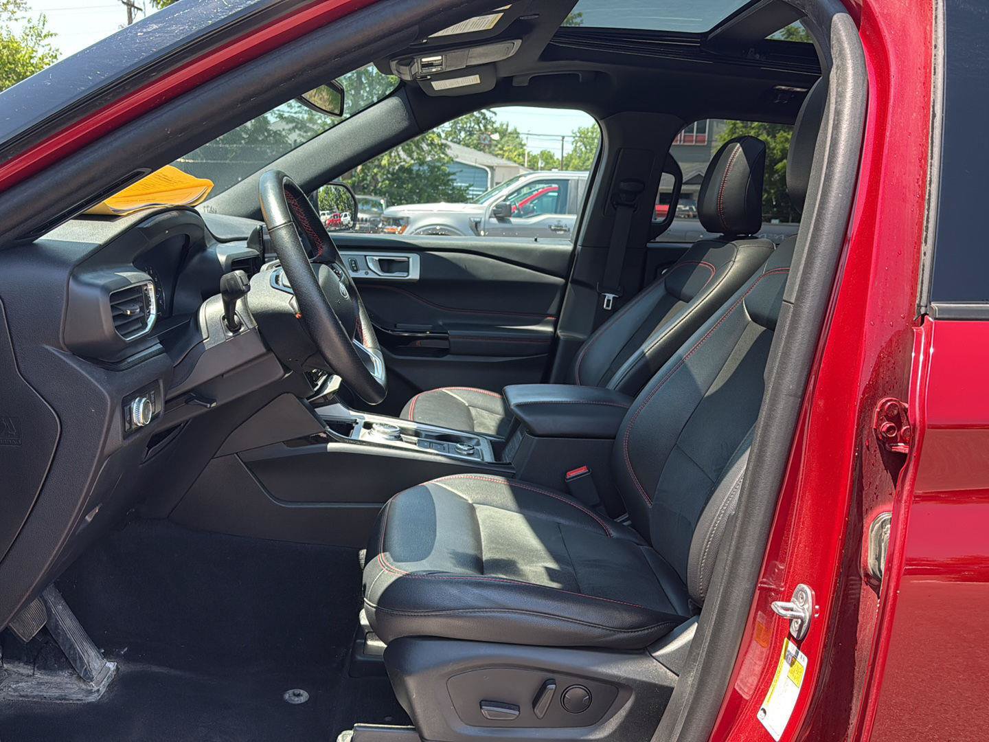 Used 2023 Ford Explorer ST-Line w/ Class IV Trailer Tow Package AWD/4WD image 9