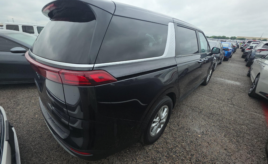 Used 2024 Kia Carnival LX FWD image 8