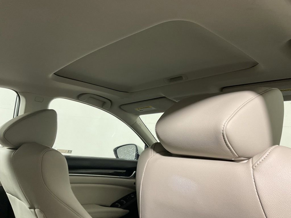 Used 2020 Honda Accord Touring image 3