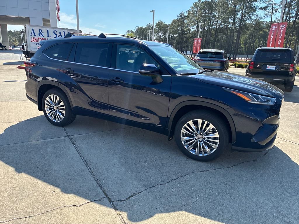 New 2026 Toyota Highlander Platinum image 9
