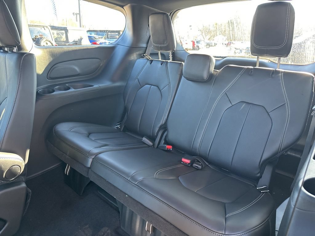 New 2026 Chrysler Pacifica Select AWD/4WD image 28