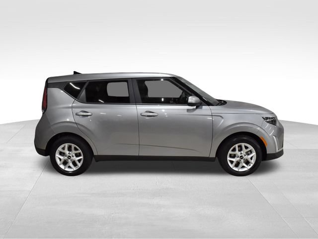 Used 2025 Kia Soul LX w/ LX Technology Package FWD image 10