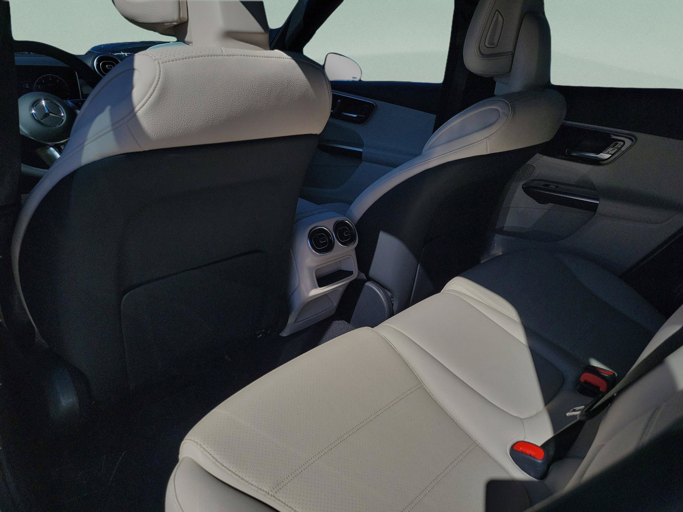 Certified 2026 Mercedes-Benz GLC 300 image 7