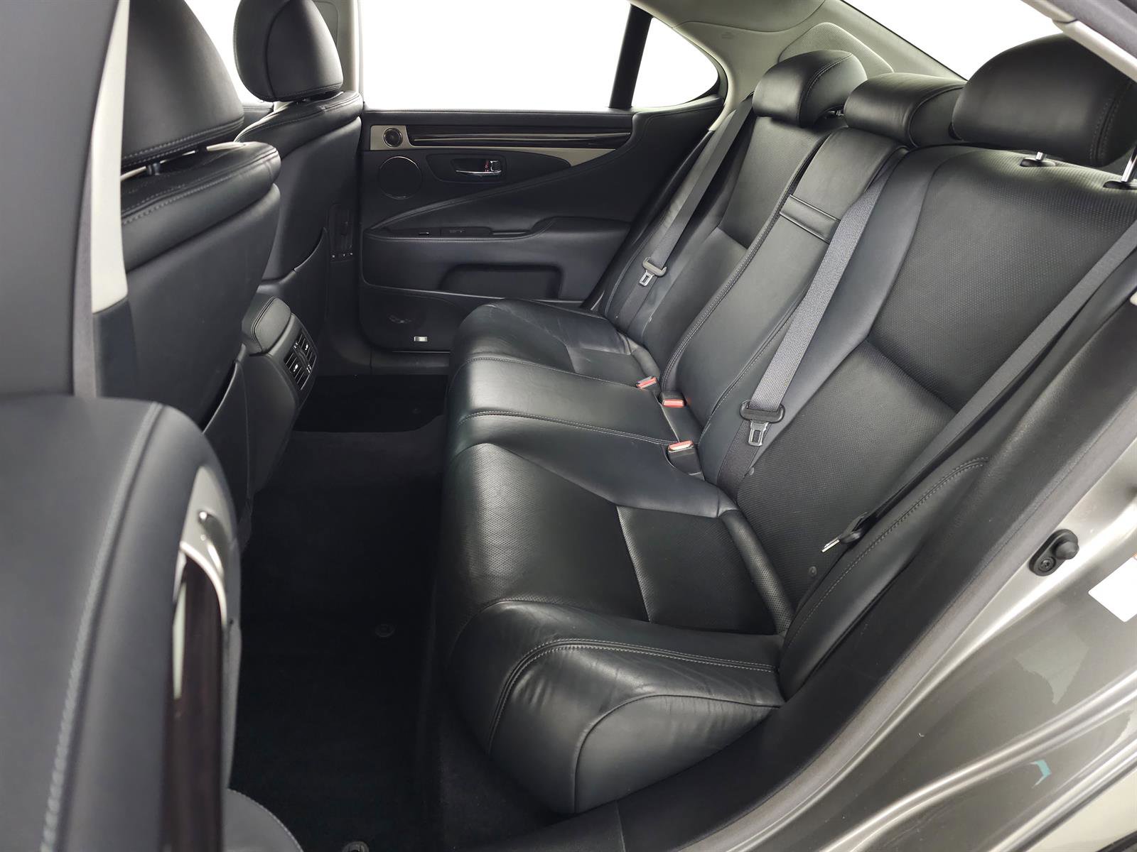 Used 2017 Lexus LS 460 AWD image 32