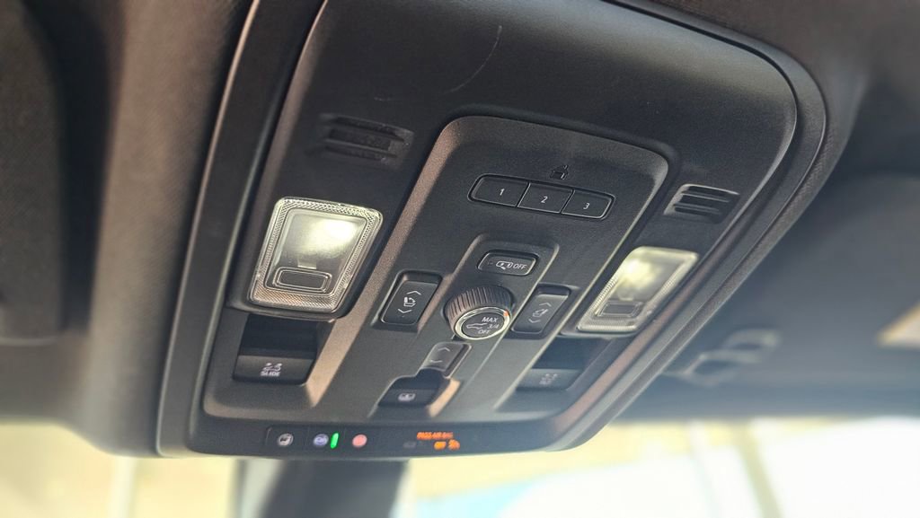 Used 2021 GMC Yukon AT4 w/ AT4 Premium Package AWD/4WD image 16