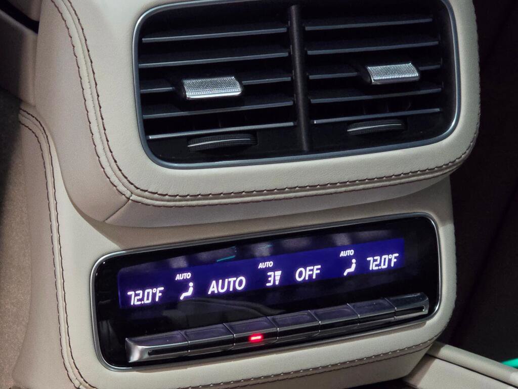 Used 2025 Mercedes-Benz Maybach GLS 600 4MATIC image 42