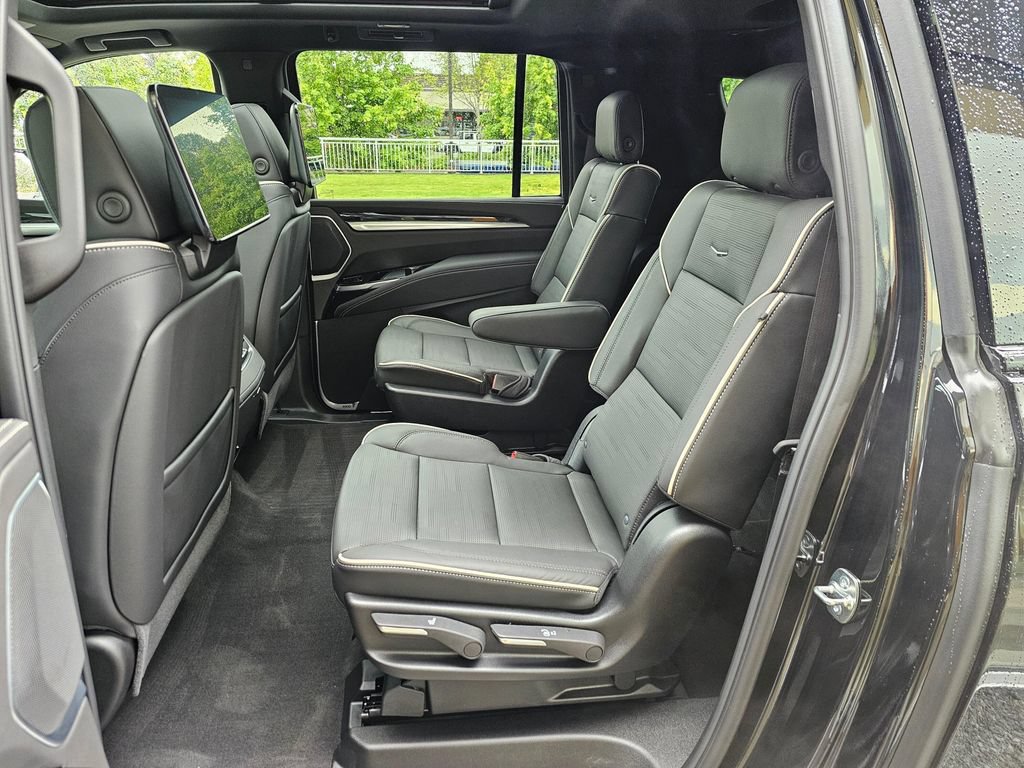 Certified 2026 Cadillac Escalade ESV Sport w/ LPO, Floor Liner Package AWD/4WD image 17