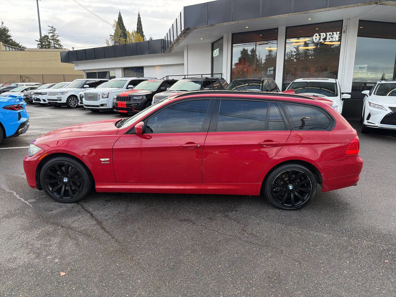 Used 2011 BMW 328i xDrive Wagon image 2