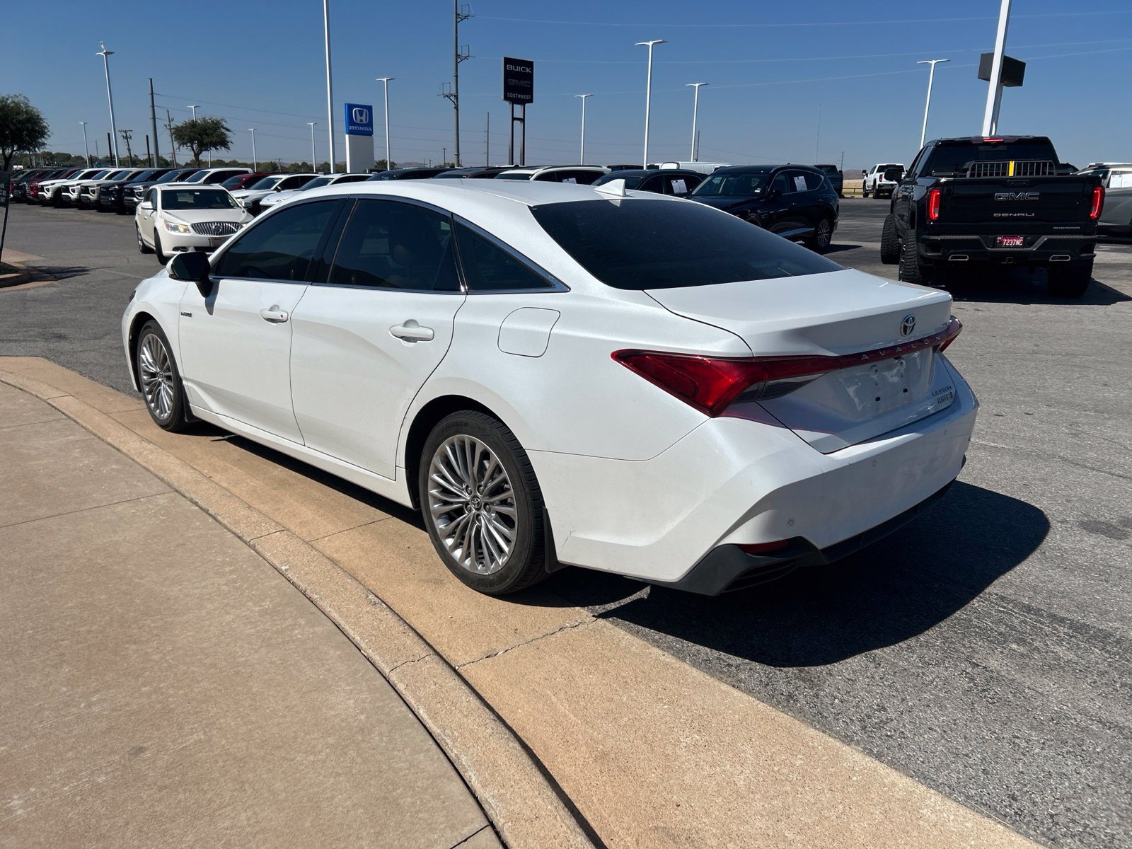 Used 2019 Toyota Avalon Limited w/ Advanced Safety Package FWD image 7