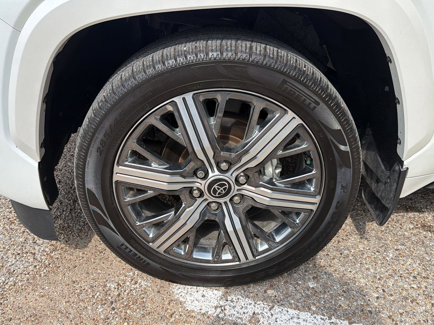 Used 2023 Toyota Sequoia Capstone AWD/4WD image 11