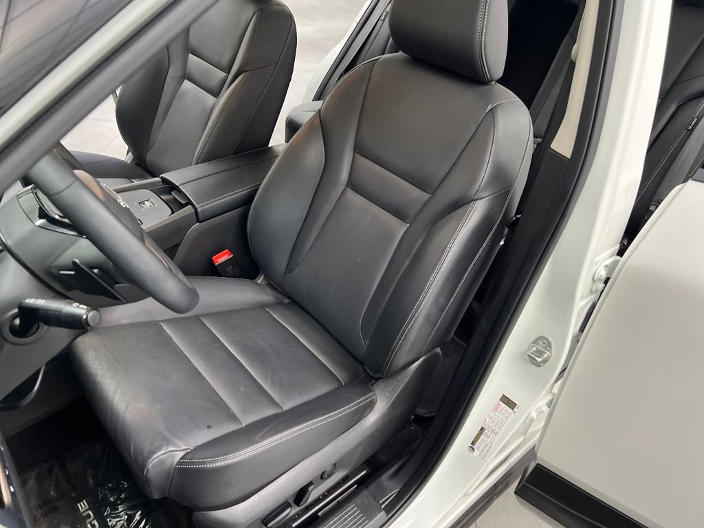 Used 2025 Nissan Rogue SL w/ Tech Package image 9