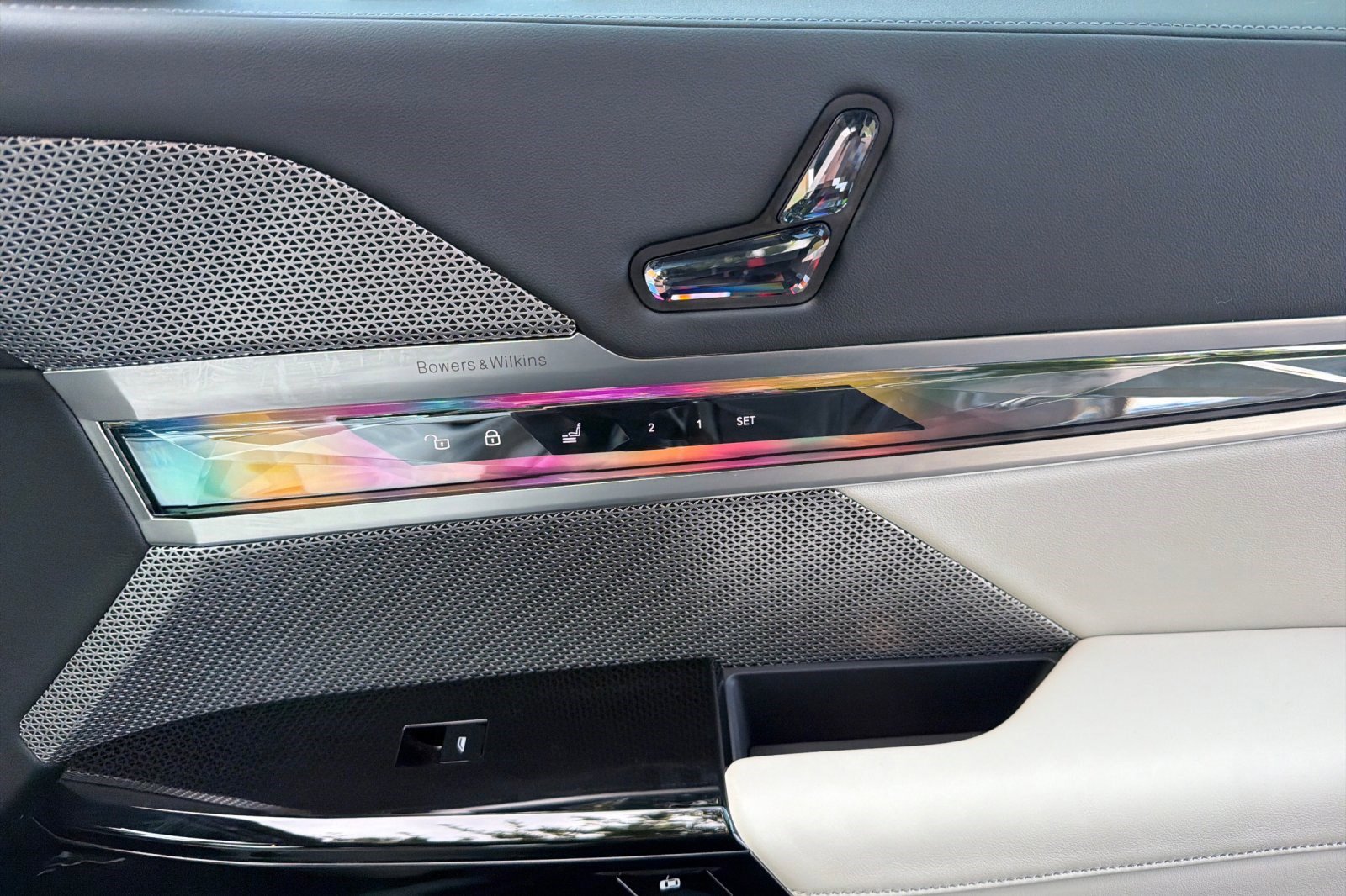 Certified 2023 BMW 740i w/ Executive Package RWD image 21