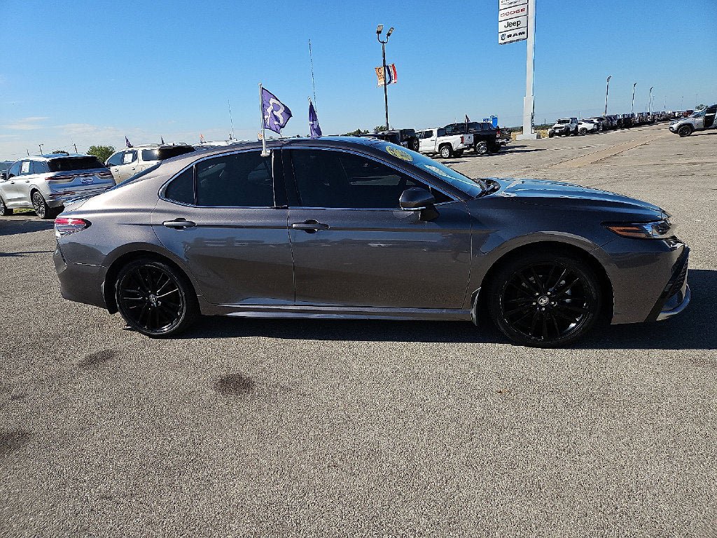 Used 2024 Toyota Camry XSE FWD image 9