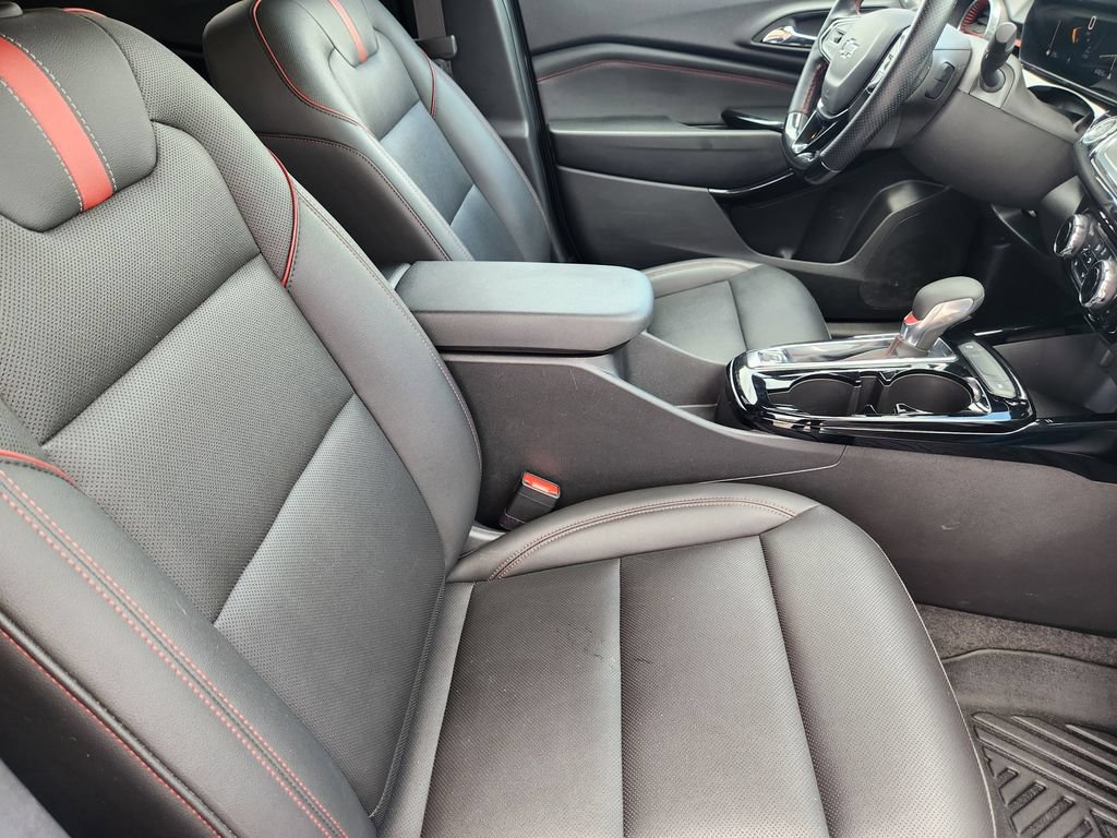 Used 2025 Chevrolet Trax RS w/ Driver Confidence Package FWD image 14