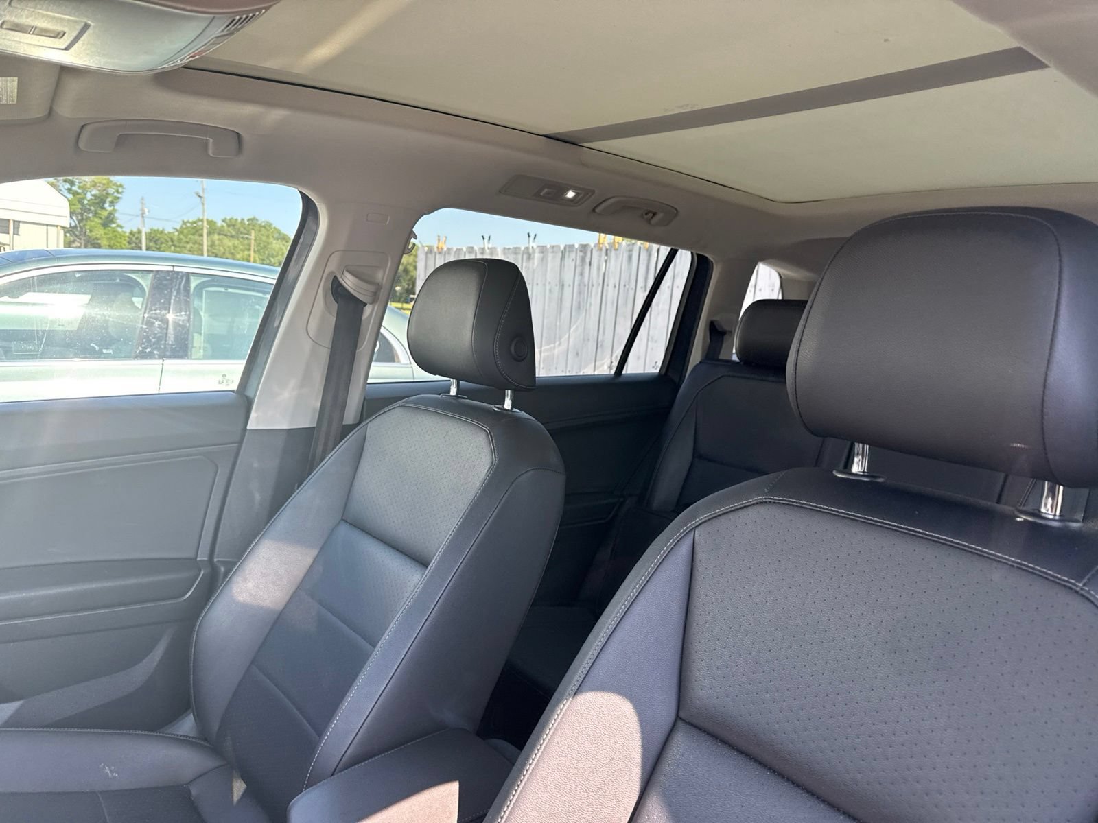 Used 2020 Volkswagen Tiguan SE w/ Panoramic Sunroof Package FWD image 7