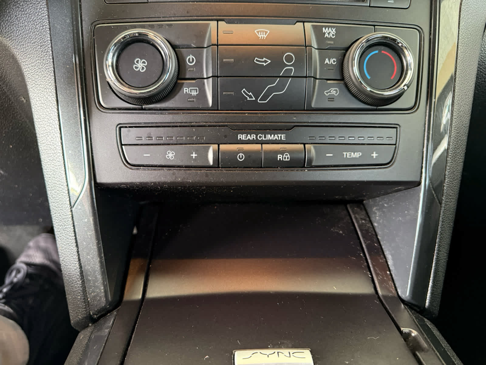 Used 2017 Ford Explorer XLT AWD/4WD image 17