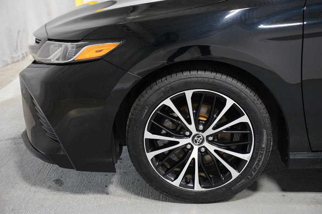 Certified 2020 Toyota Camry SE image 5