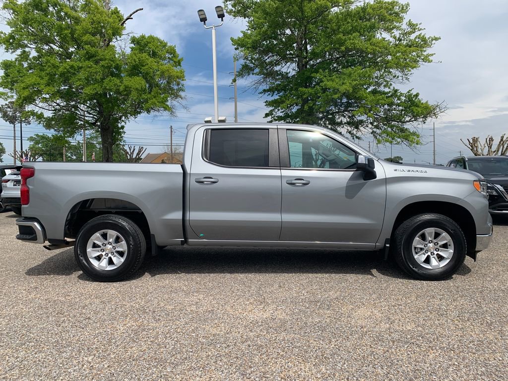 Used 2025 Chevrolet Silverado 1500 LT RWD image 2