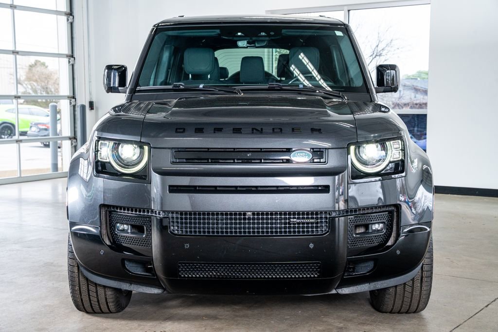 Used 2023 Land Rover Defender 130 X-Dynamic SE image 3