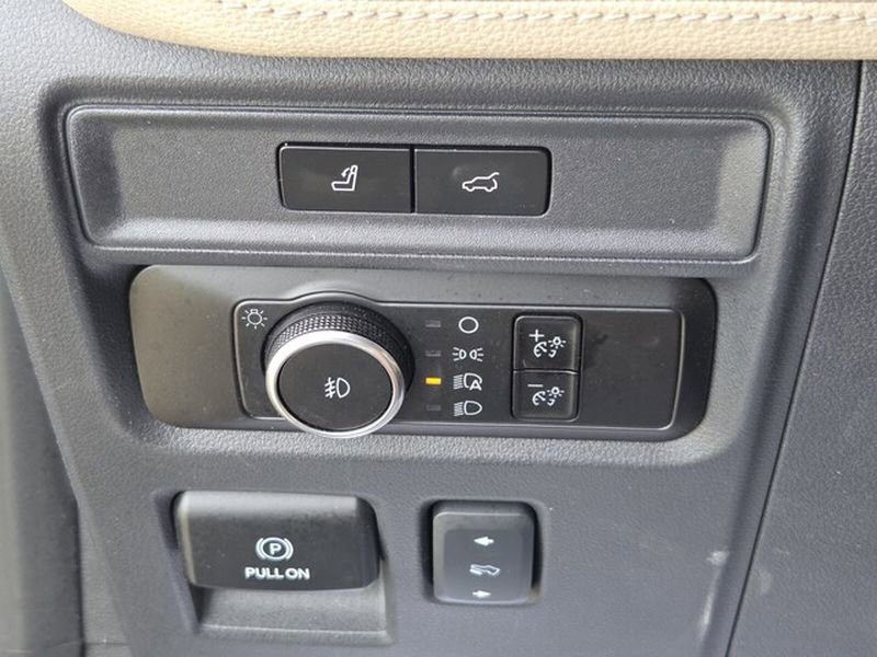 Used 2024 Ford Expedition Limited image 27