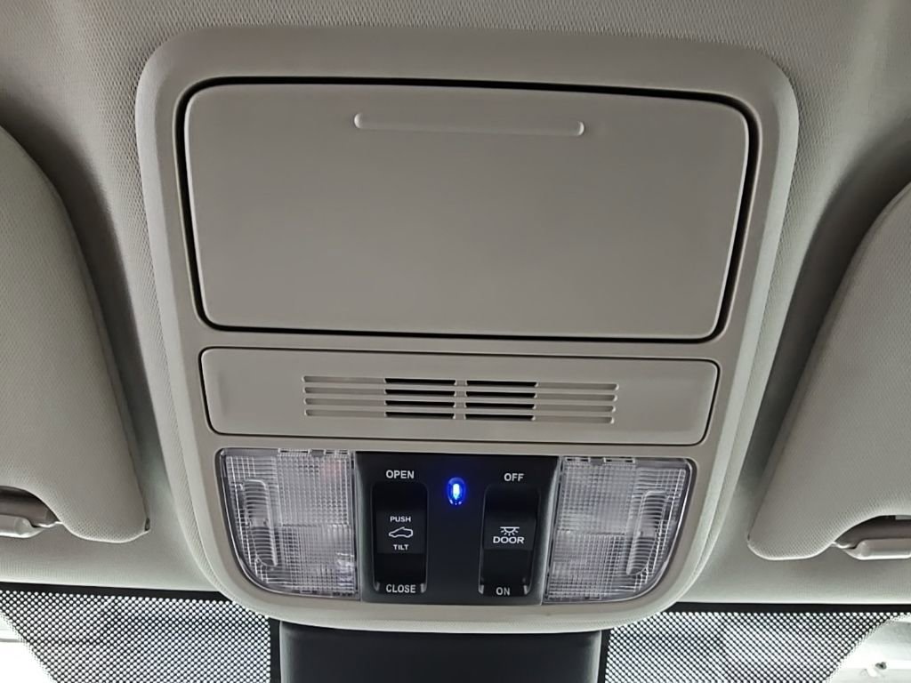 Used 2025 Honda Odyssey Elite image 24