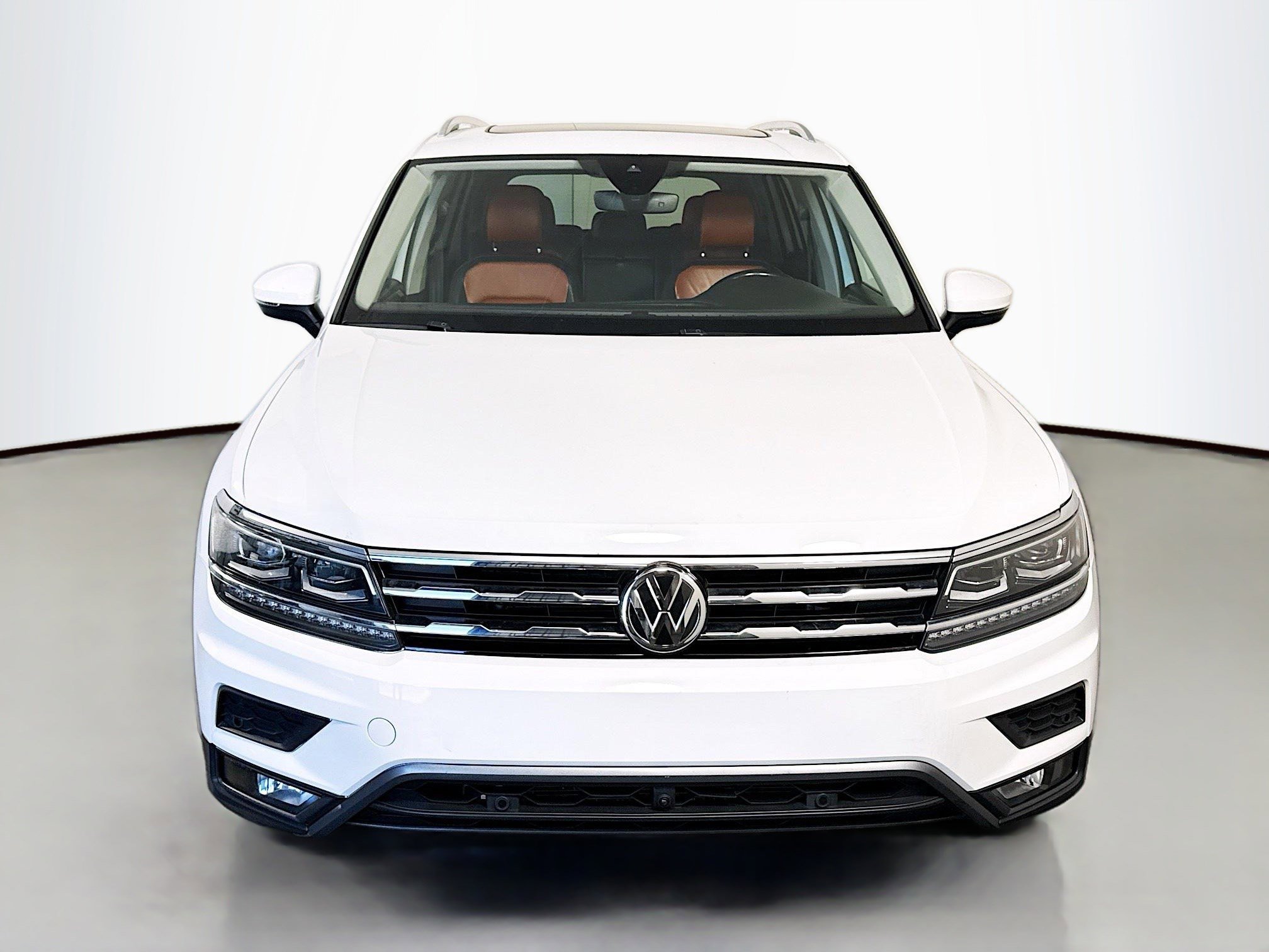 Used 2018 Volkswagen Tiguan SEL Premium image 2