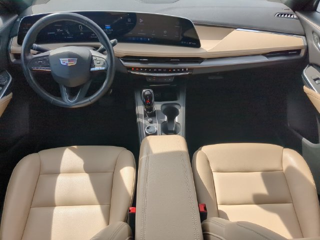 Used 2024 Cadillac XT4 Luxury w/ Cold Weather Package FWD image 16